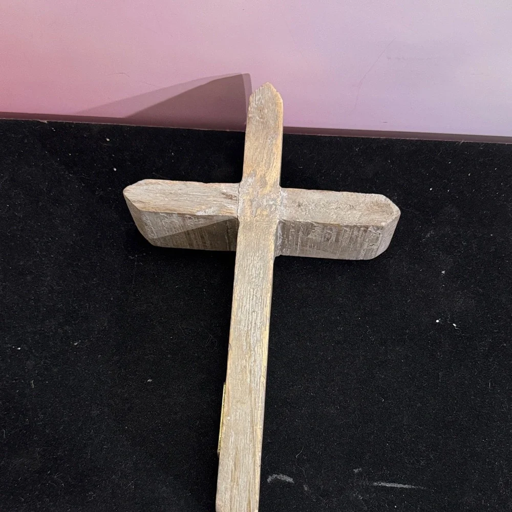 Wooden Cross Decor with metal Plex saying “FAITH”